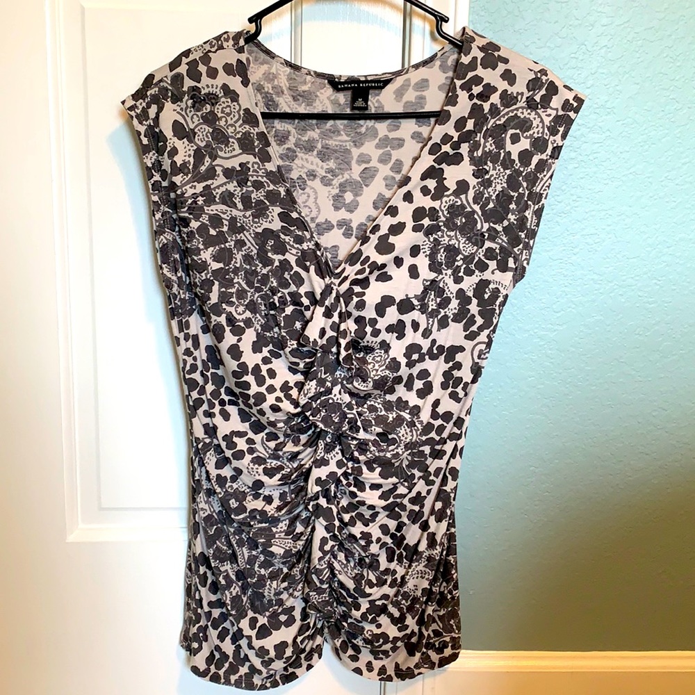 Fitted knit animal print top